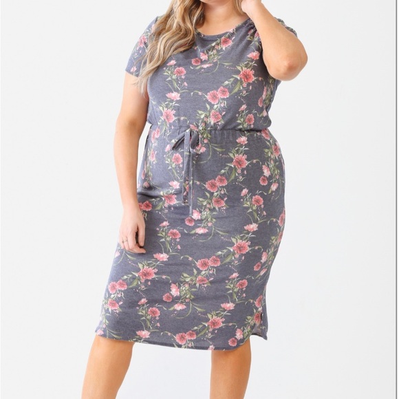 Sale‼️NWOT-Junior Plus Grey Flower Short Sleeve Crew Neck Midi Dress -1X - Picture 2 of 4